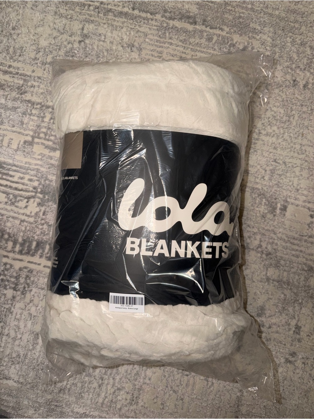 Brand new Lola Blanket Antique Ivory in size XL
